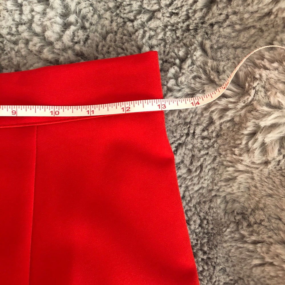 Red skirt - Picture 5 of 6